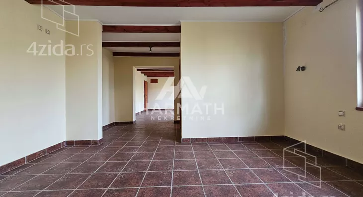 Poslovna zgrada | 4zida