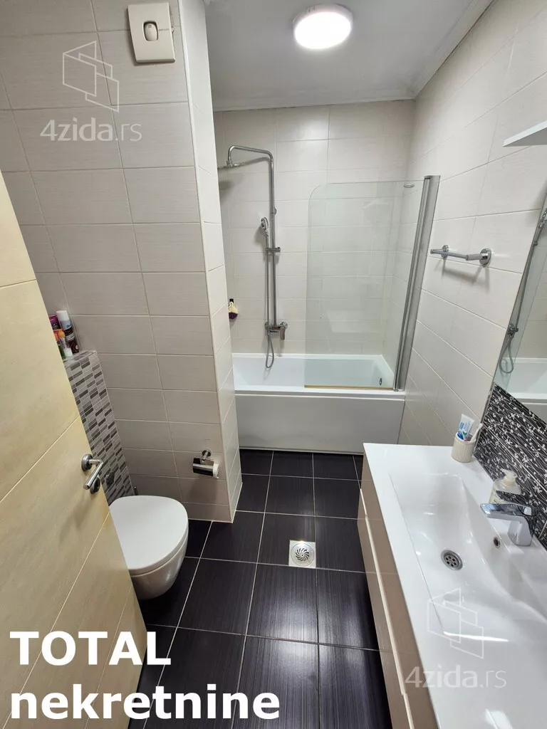 Šestosoban stan | 4zida