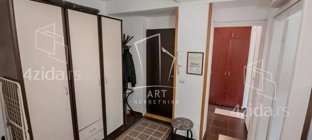 Šestosoban stan | 4zida