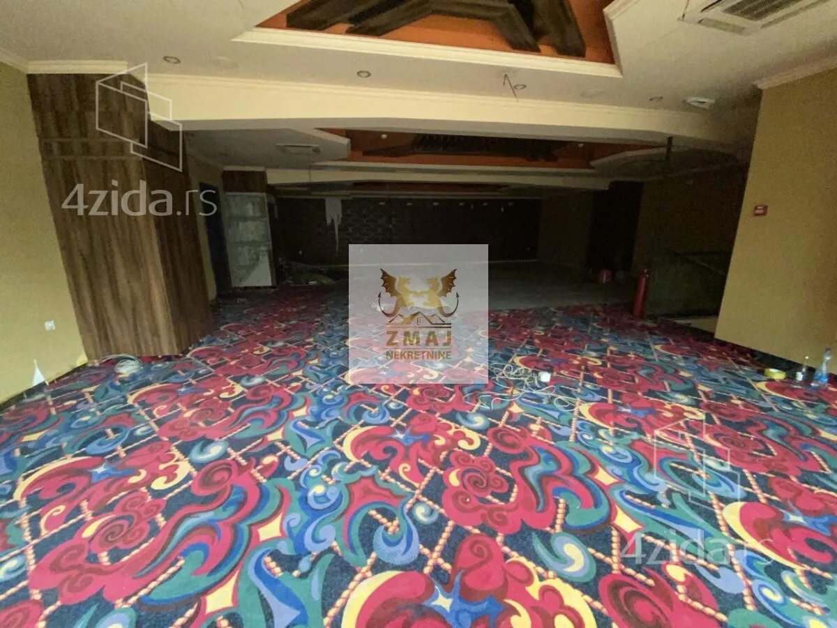 Poslovna zgrada | 4zida