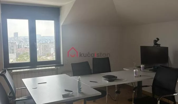 Četvoroiposoban stan | 4zida