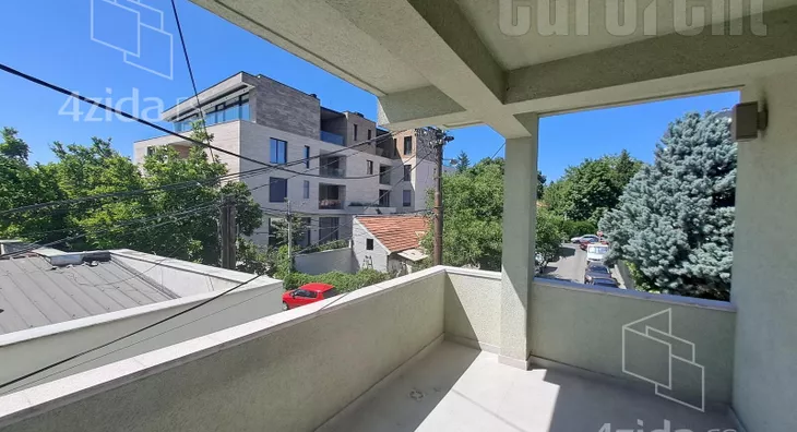 Četvoroiposoban stan | 4zida