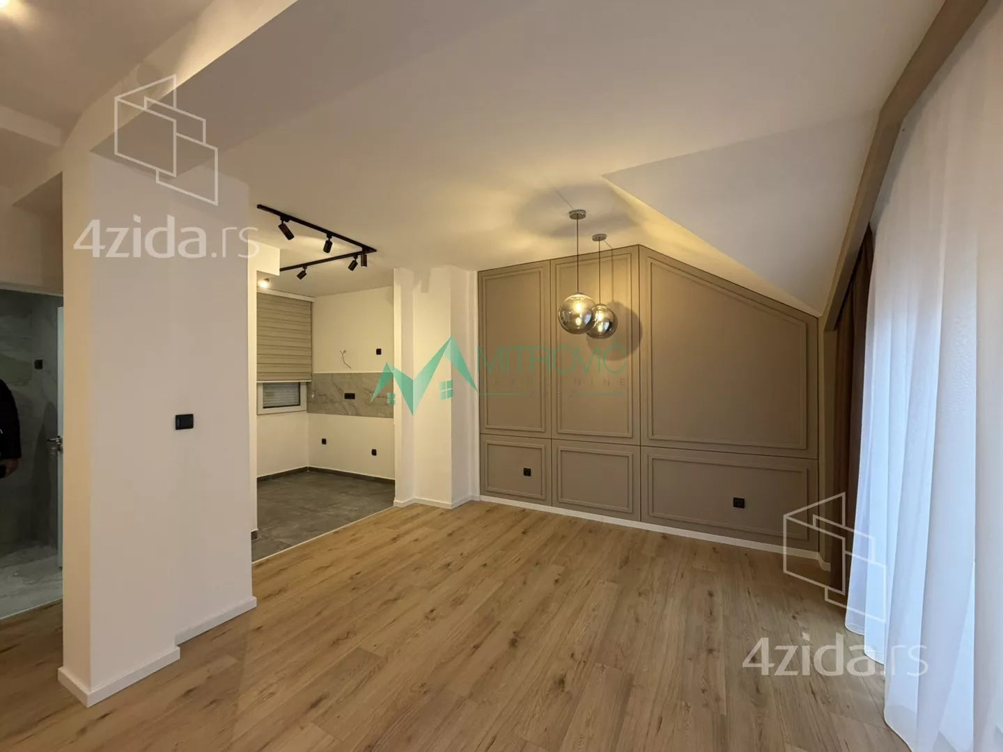 Dvoiposoban stan | 4zida