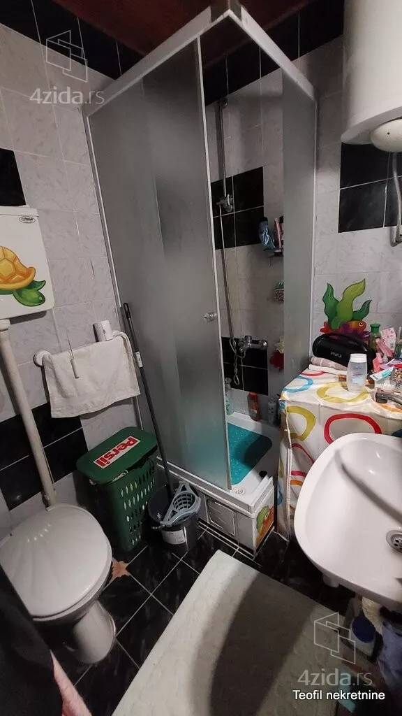 Šestosoban stan | 4zida