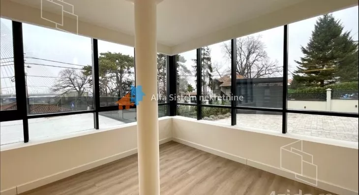 Poslovna zgrada | 4zida