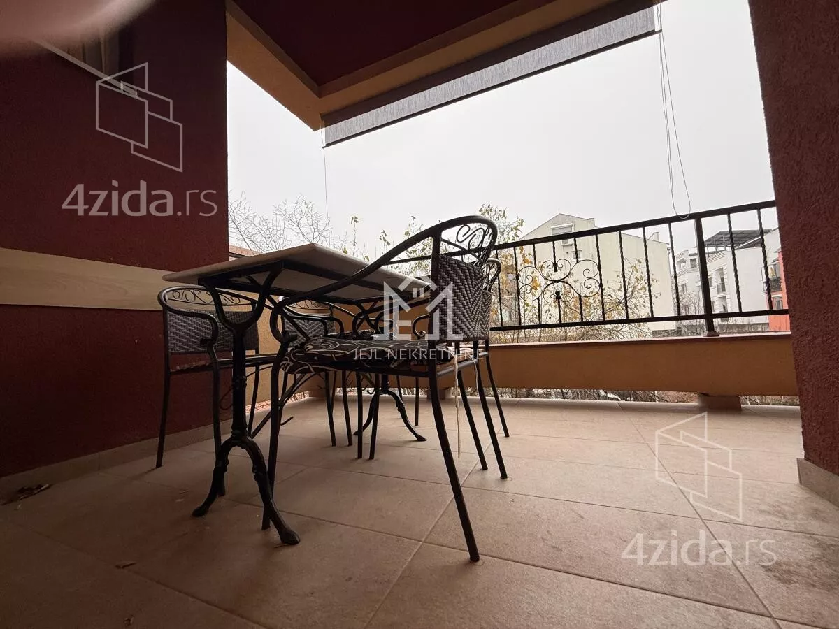 Petosoban stan | 4zida