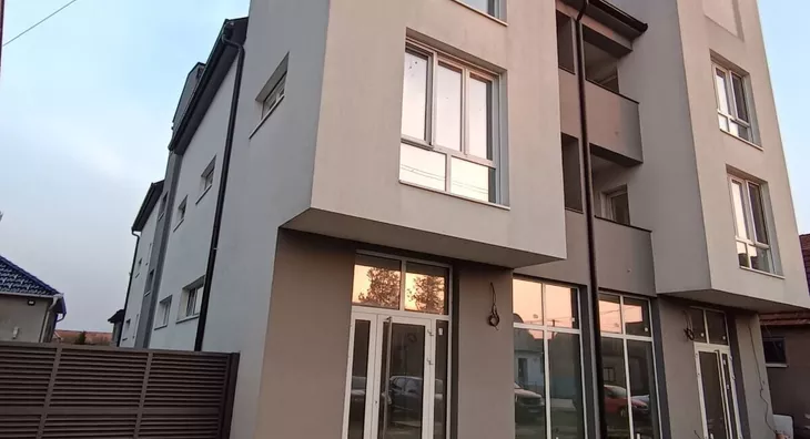 Poslovna zgrada | 4zida