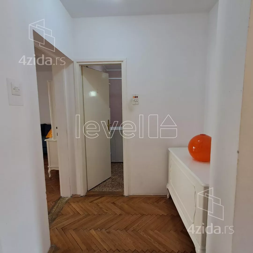 Četvoroiposoban stan | 4zida