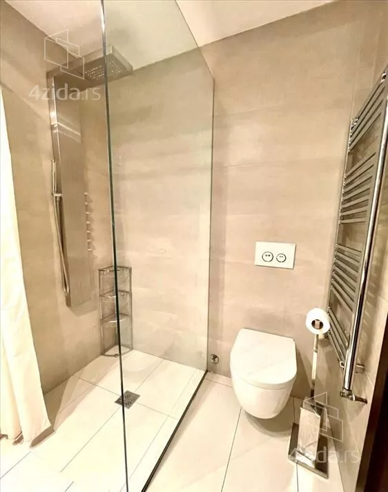 Petosoban stan | 4zida