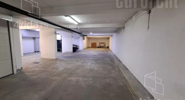 Četvoroiposoban stan | 4zida