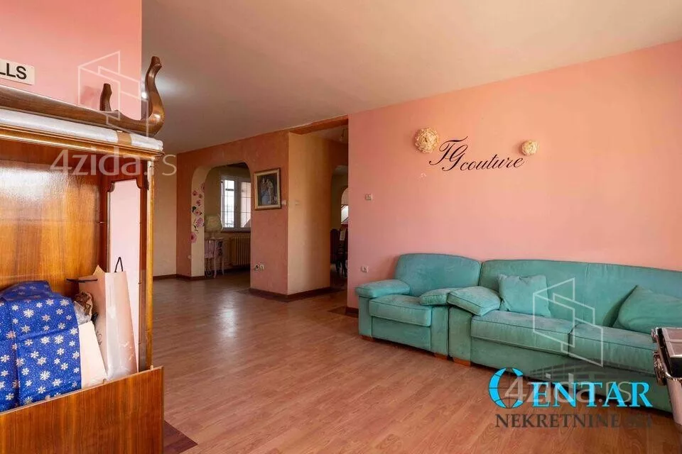 Petosoban stan | 4zida