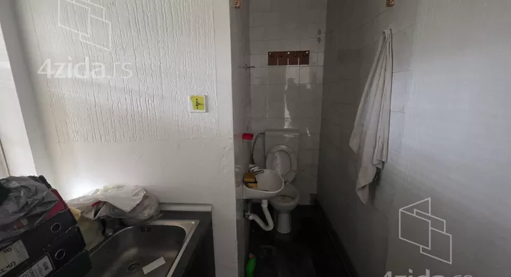 Poslovna zgrada | 4zida