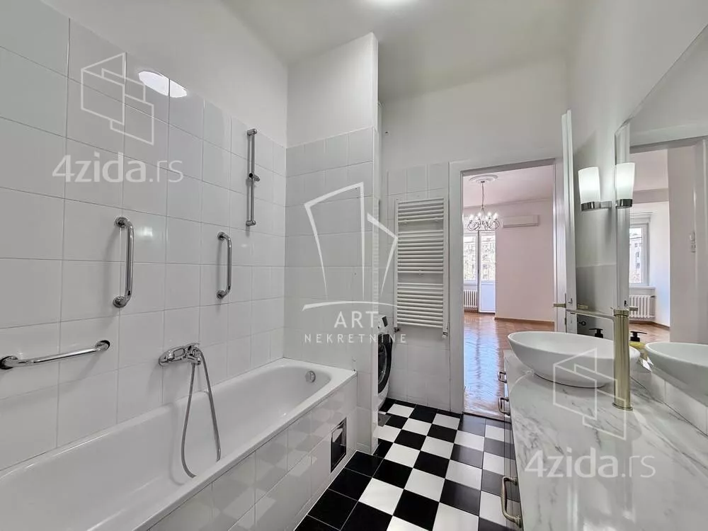 Četvoroiposoban stan | 4zida