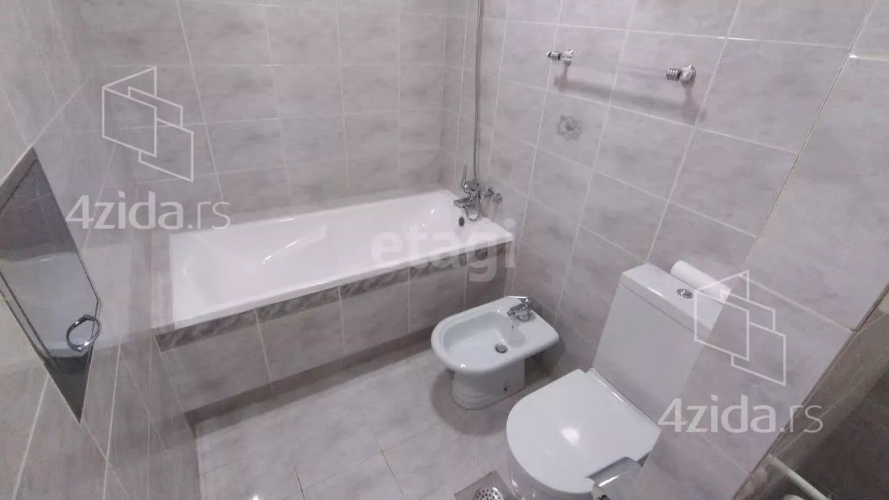 Šestosoban stan | 4zida