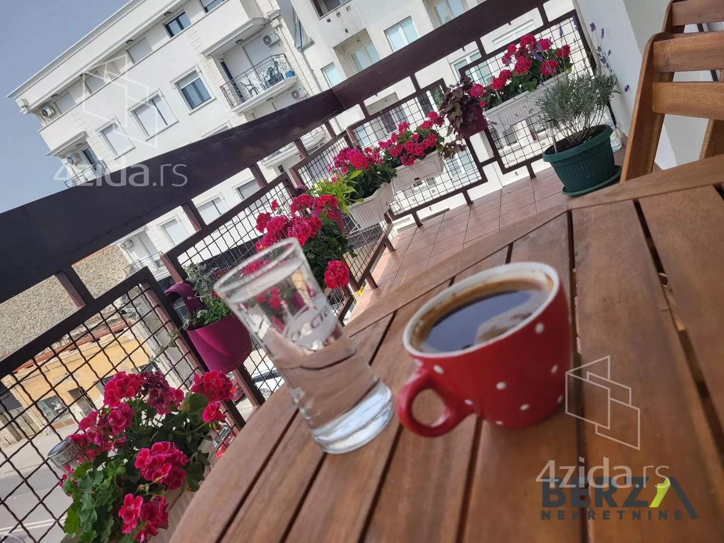 Troiposoban stan | 4zida