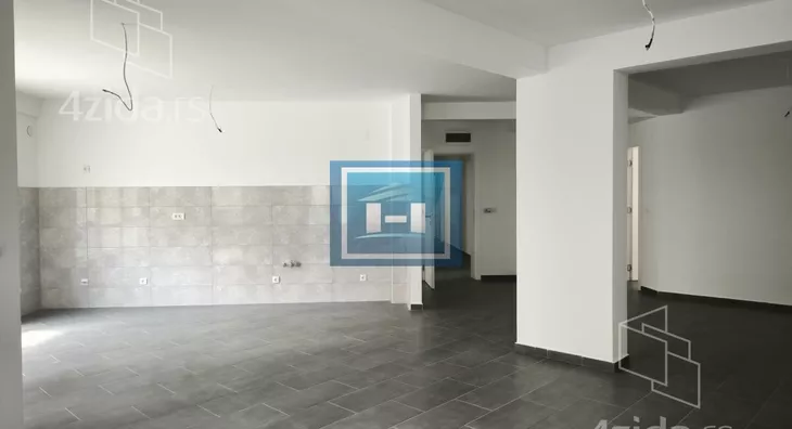 Šestosoban stan | 4zida