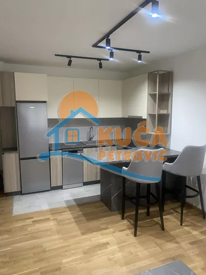 Sestre Baković | 4zida.rs