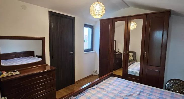 Šestosoban stan | 4zida