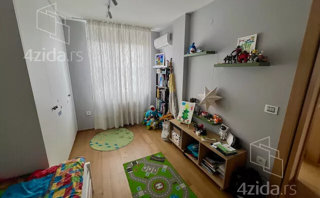 Troiposoban stan | 4zida