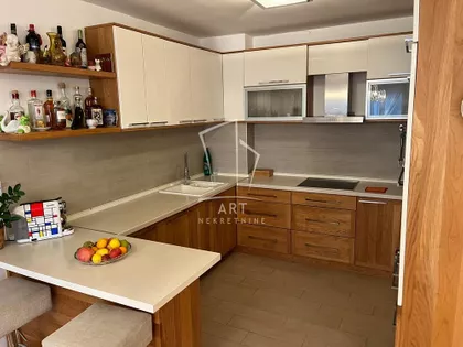 Dušana Jovanovića | 4zida.rs