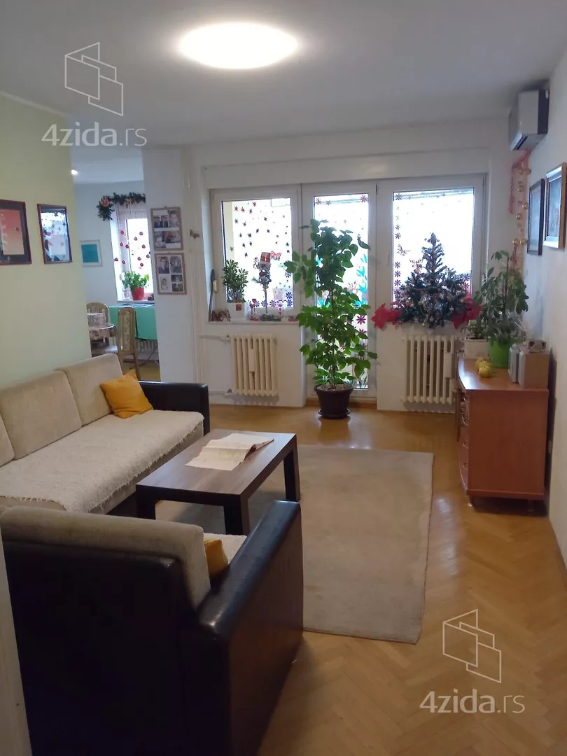 Troiposoban stan | 4zida