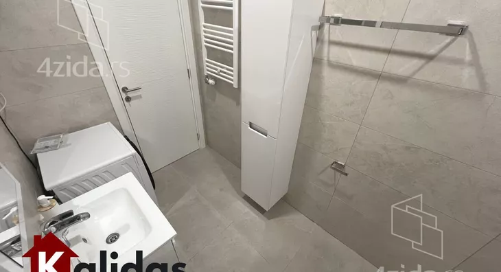 Šestosoban stan | 4zida