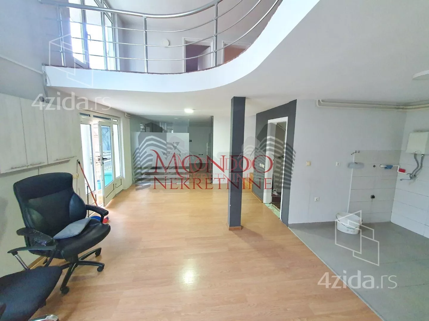 Poslovna zgrada | 4zida