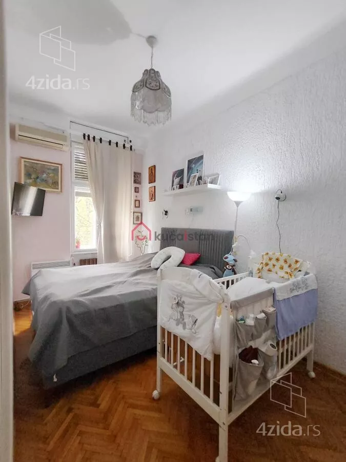 Šestosoban stan | 4zida