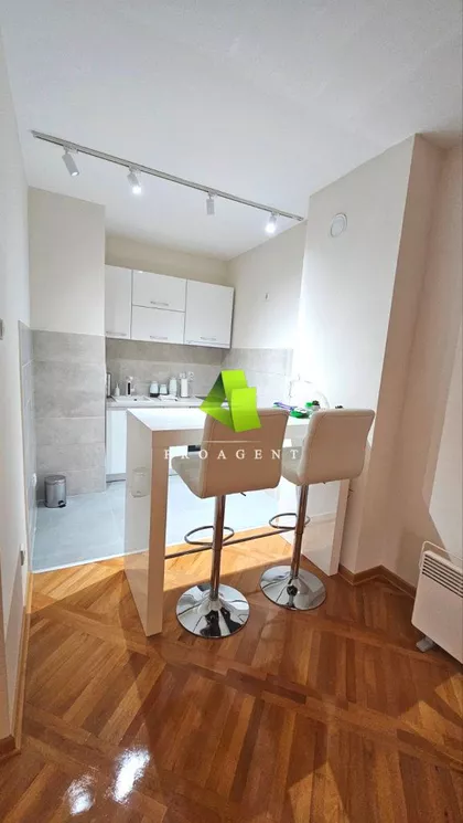 Jesenjinova | 4zida.rs