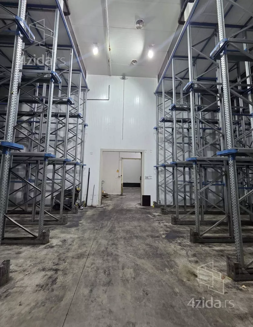 Poslovni prostor za izdavanje, Dobanovci, 1€, 4000m² — fotografija