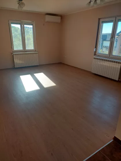 Lenkina 7b | 4zida.rs