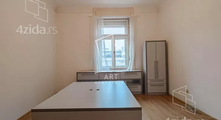 Četvoroiposoban stan | 4zida