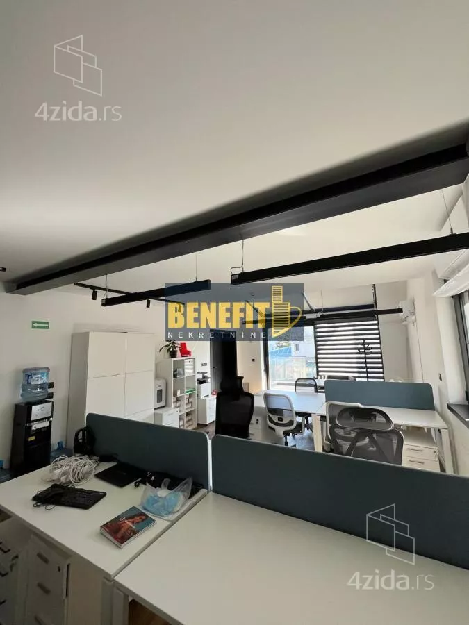 Poslovna zgrada | 4zida