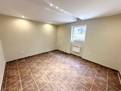 Baba Višnjina | 4zida.rs