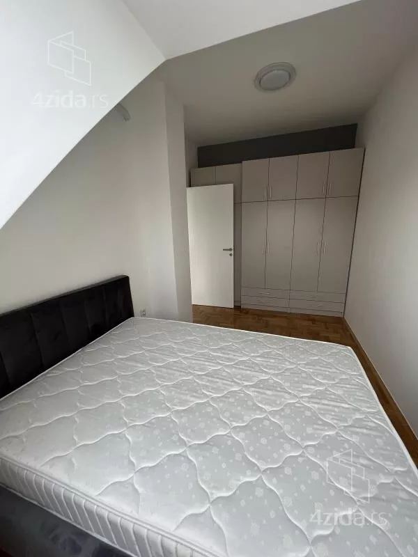 Šestosoban stan | 4zida