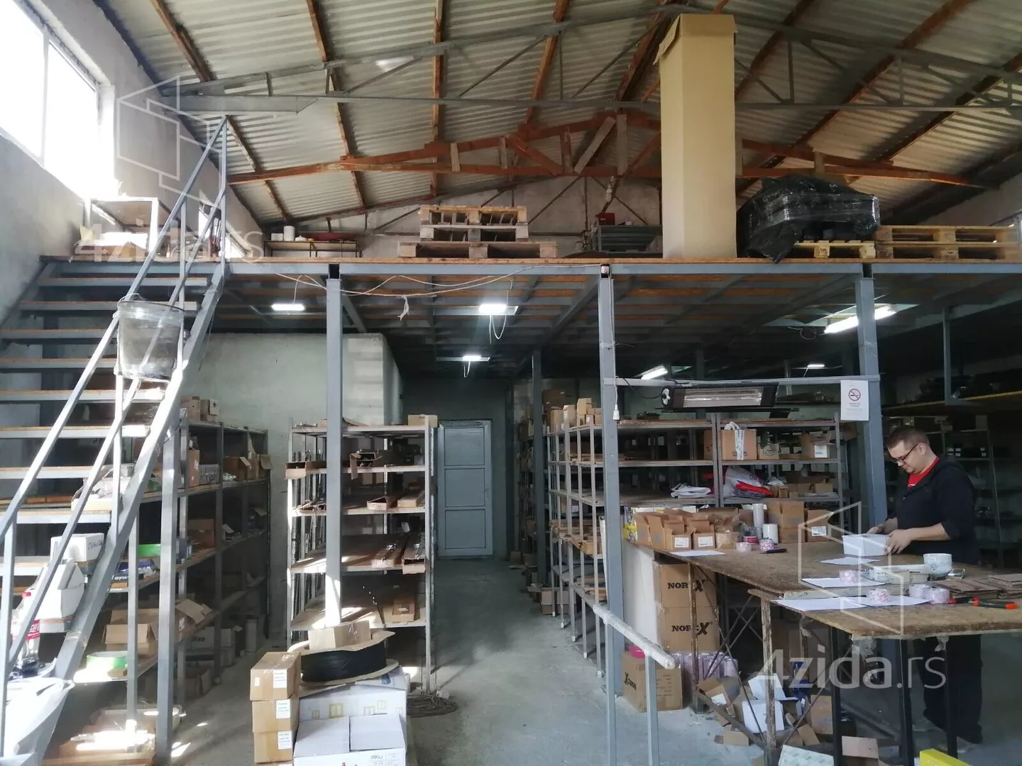 Poslovna zgrada | 4zida