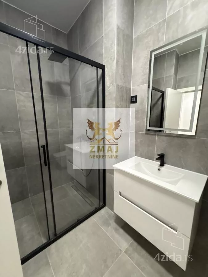 Šestosoban stan | 4zida