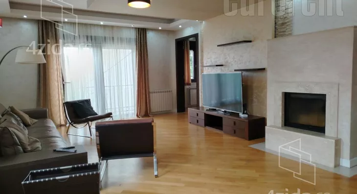 Četvoroiposoban stan | 4zida