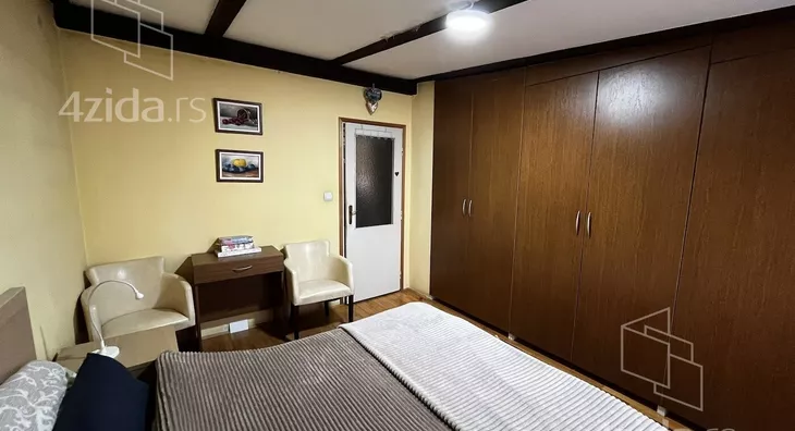 Šestosoban stan | 4zida