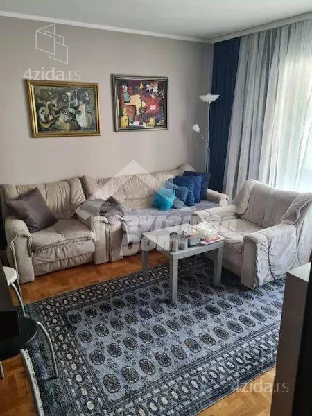 Šestoiposoban stan | 4zida