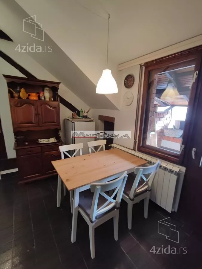 Troiposoban stan | 4zida