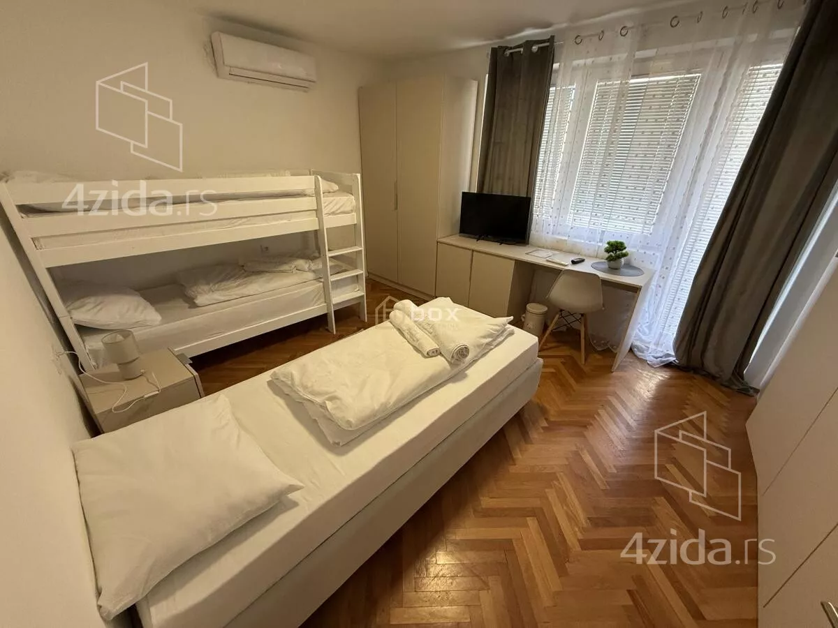 Poslovna zgrada | 4zida