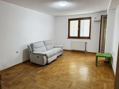 Crveni Pevac | 4zida.rs