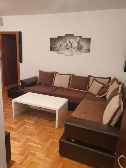 Crveni Krst Vračar | 4zida.rs