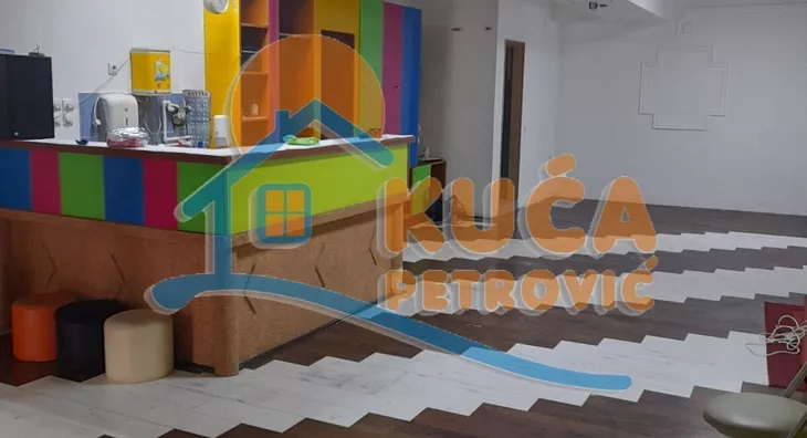 Lokal | 4zida