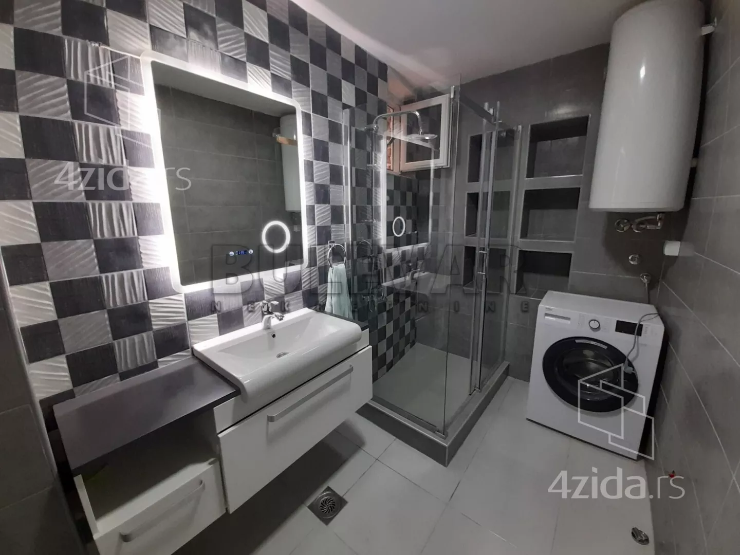 Troiposoban stan | 4zida