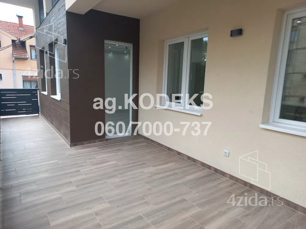 Četvoroiposoban stan | 4zida