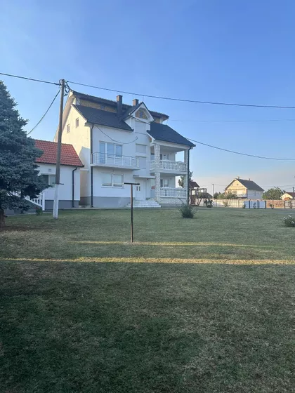 Okolne lokacije | 4zida.rs