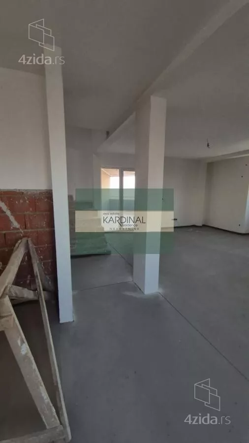 Šestosoban stan | 4zida