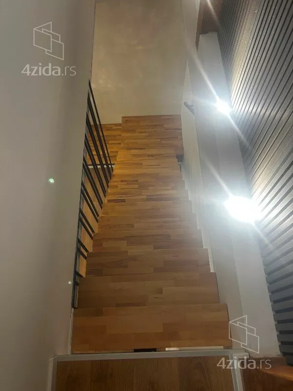 Četvoroiposoban stan | 4zida